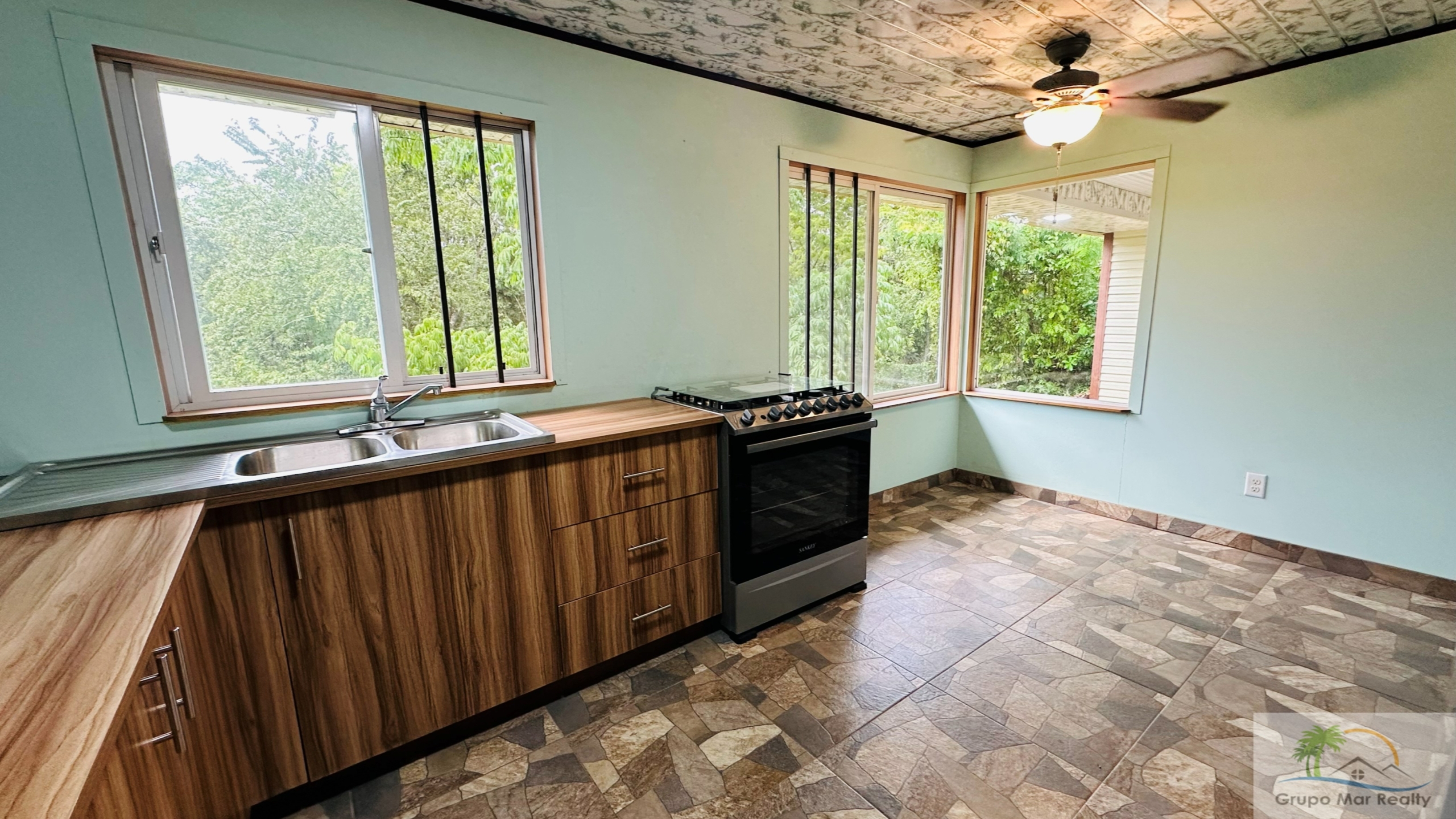 Belize Home For Sale in Duck Run 2
